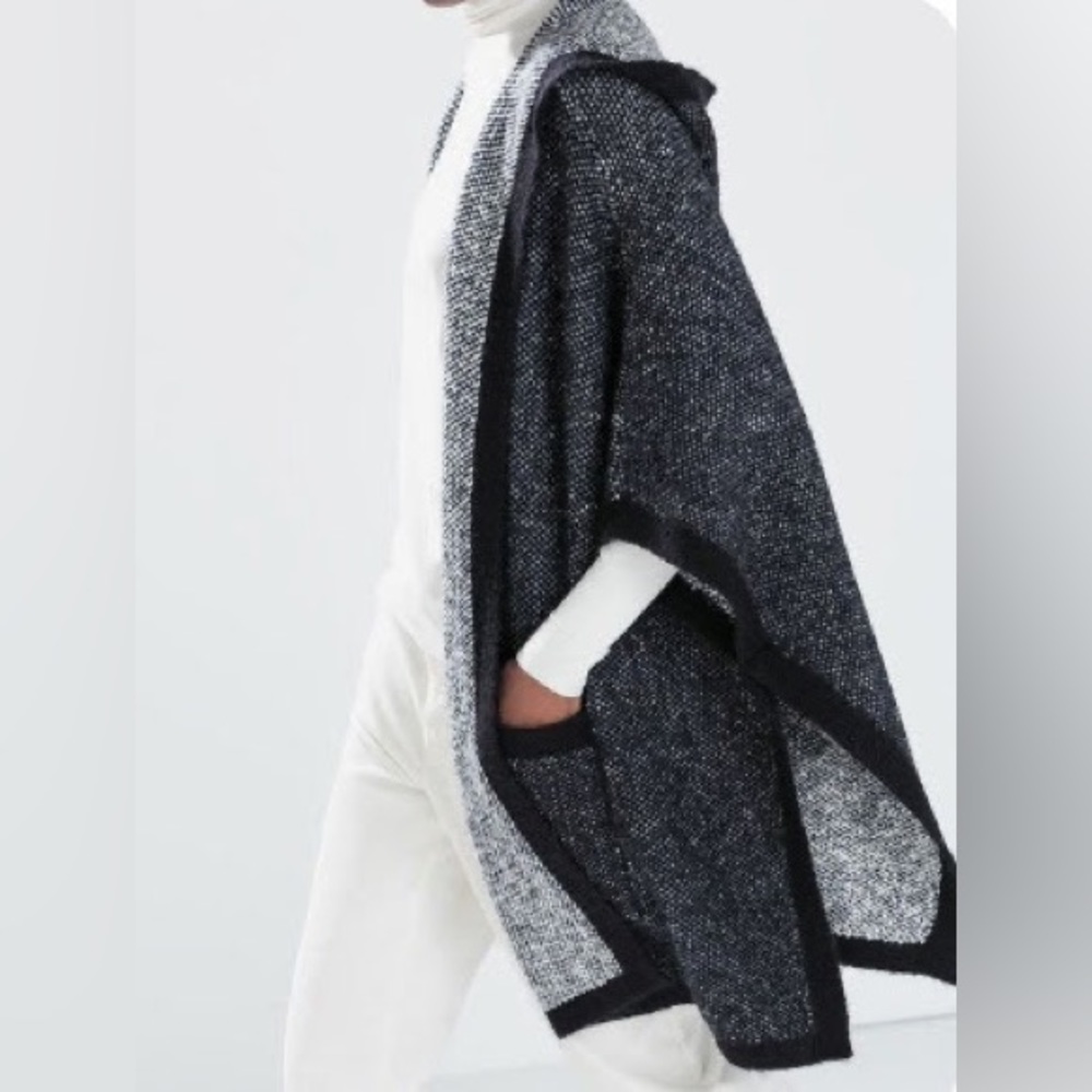 ZARA KNIT  two tone Sweater Knit Poncho / Navy / Size M